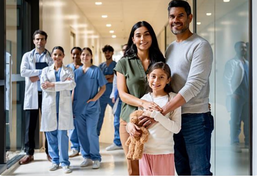 Familia y equipo médico en Médica Sur